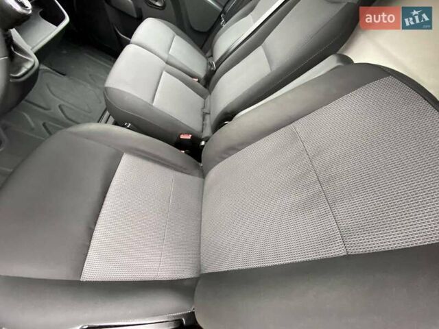 Сірий Рено Мастєр, об'ємом двигуна 2.3 л та пробігом 238 тис. км за 21998 $, фото 35 на Automoto.ua