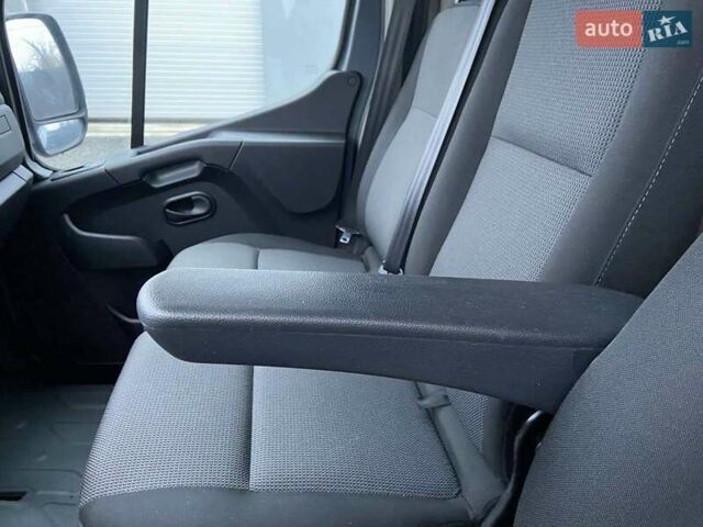Сірий Рено Мастєр, об'ємом двигуна 2.3 л та пробігом 197 тис. км за 21799 $, фото 48 на Automoto.ua