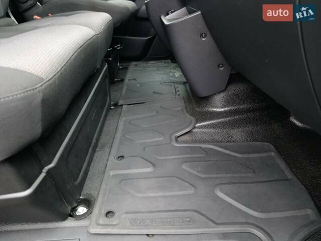 Серый Рено Мастер, объемом двигателя 2.3 л и пробегом 291 тыс. км за 21897 $, фото 21 на Automoto.ua