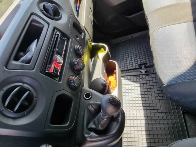 Серый Рено Мастер, объемом двигателя 2.3 л и пробегом 265 тыс. км за 18868 $, фото 11 на Automoto.ua