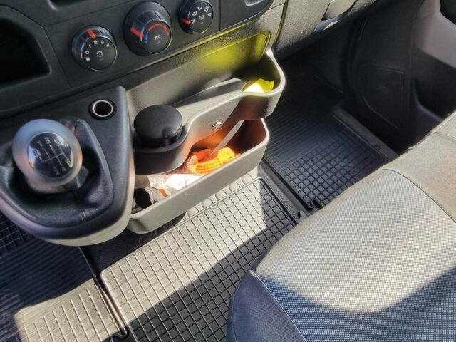 Серый Рено Мастер, объемом двигателя 2.3 л и пробегом 265 тыс. км за 18868 $, фото 12 на Automoto.ua