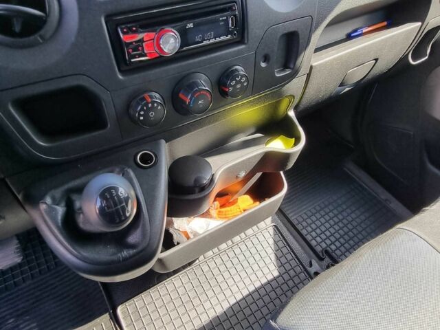 Серый Рено Мастер, объемом двигателя 2.3 л и пробегом 265 тыс. км за 18868 $, фото 10 на Automoto.ua