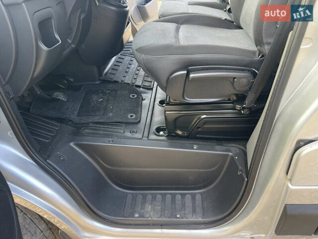 Сірий Рено Мастєр, об'ємом двигуна 2.3 л та пробігом 246 тис. км за 17600 $, фото 11 на Automoto.ua