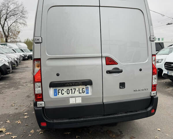 Серый Рено Мастер, объемом двигателя 0 л и пробегом 151 тыс. км за 16900 $, фото 3 на Automoto.ua