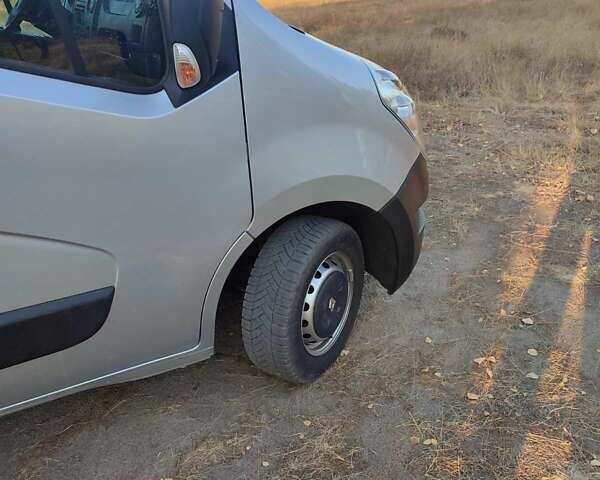 Сірий Рено Мастєр, об'ємом двигуна 2.3 л та пробігом 220 тис. км за 17500 $, фото 5 на Automoto.ua