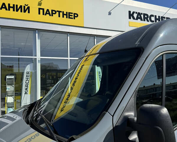Серый Рено Мастер, объемом двигателя 2.3 л и пробегом 210 тыс. км за 23977 $, фото 5 на Automoto.ua