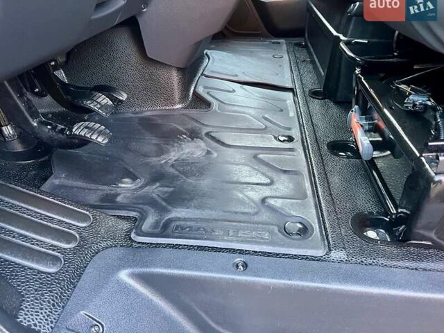 Сірий Рено Мастєр, об'ємом двигуна 2.3 л та пробігом 206 тис. км за 26399 $, фото 17 на Automoto.ua