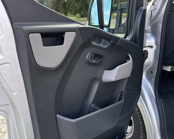 Сірий Рено Мастєр, об'ємом двигуна 2.3 л та пробігом 236 тис. км за 17500 $, фото 20 на Automoto.ua