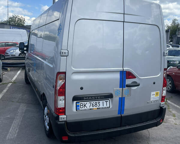 Серый Рено Мастер, объемом двигателя 2.3 л и пробегом 243 тыс. км за 21800 $, фото 2 на Automoto.ua