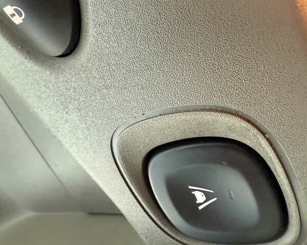 Серый Рено Мастер, объемом двигателя 2.3 л и пробегом 280 тыс. км за 24800 $, фото 34 на Automoto.ua