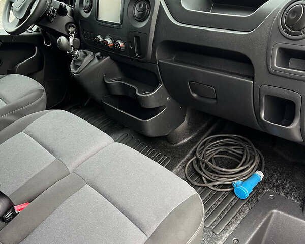 Серый Рено Мастер, объемом двигателя 0 л и пробегом 346 тыс. км за 24300 $, фото 9 на Automoto.ua