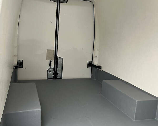 Серый Рено Мастер, объемом двигателя 0 л и пробегом 346 тыс. км за 24300 $, фото 7 на Automoto.ua