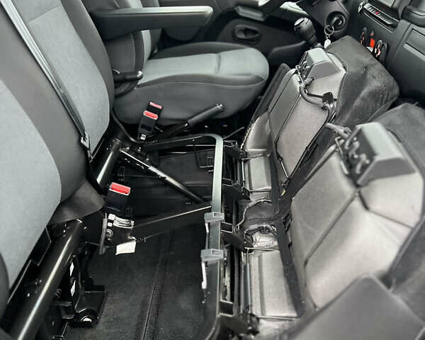 Сірий Рено Мастєр, об'ємом двигуна 2.3 л та пробігом 260 тис. км за 35500 $, фото 43 на Automoto.ua