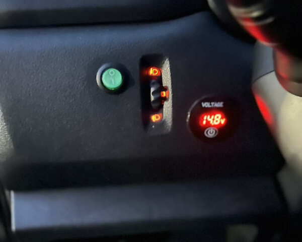 Серый Рено Мастер, объемом двигателя 2.3 л и пробегом 110 тыс. км за 35500 $, фото 19 на Automoto.ua