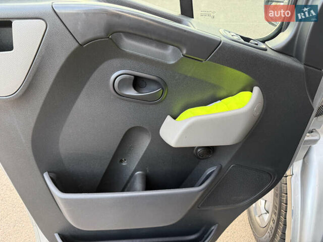 Сірий Рено Мастєр, об'ємом двигуна 2.3 л та пробігом 500 тис. км за 12000 $, фото 11 на Automoto.ua