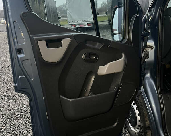 Серый Рено Мастер, объемом двигателя 2.3 л и пробегом 215 тыс. км за 17500 $, фото 37 на Automoto.ua