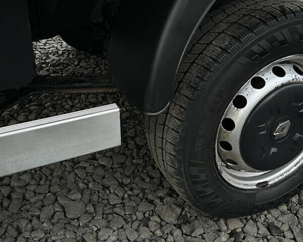 Серый Рено Мастер, объемом двигателя 2.3 л и пробегом 215 тыс. км за 17500 $, фото 48 на Automoto.ua