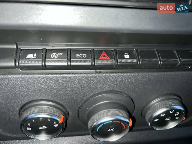 Серый Рено Мастер, объемом двигателя 2.3 л и пробегом 170 тыс. км за 19999 $, фото 38 на Automoto.ua