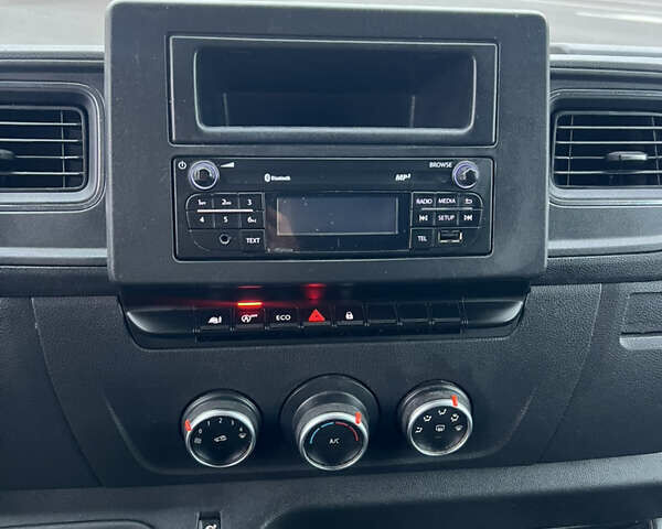 Серый Рено Мастер, объемом двигателя 2.3 л и пробегом 182 тыс. км за 17999 $, фото 23 на Automoto.ua