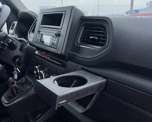 Серый Рено Мастер, объемом двигателя 2.3 л и пробегом 182 тыс. км за 17999 $, фото 32 на Automoto.ua