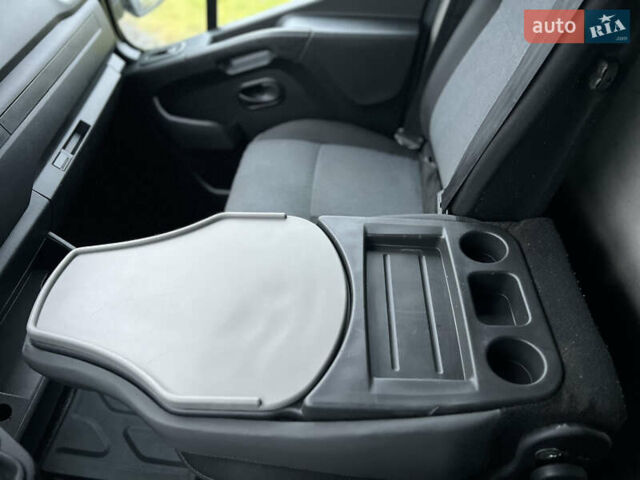 Серый Рено Мастер, объемом двигателя 2.3 л и пробегом 170 тыс. км за 19999 $, фото 42 на Automoto.ua