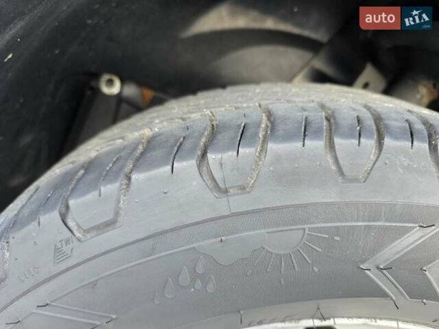 Серый Рено Мастер, объемом двигателя 2.3 л и пробегом 280 тыс. км за 21800 $, фото 4 на Automoto.ua