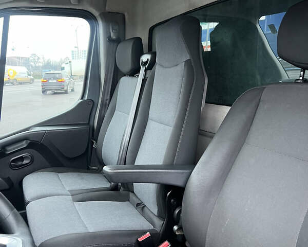 Серый Рено Мастер, объемом двигателя 2.3 л и пробегом 182 тыс. км за 17999 $, фото 26 на Automoto.ua