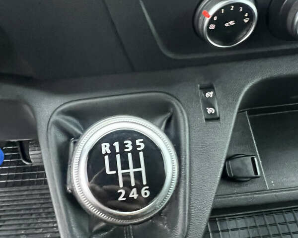 Серый Рено Мастер, объемом двигателя 2.3 л и пробегом 182 тыс. км за 17999 $, фото 22 на Automoto.ua