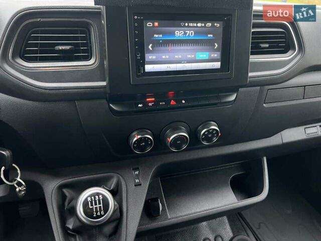 Серый Рено Мастер, объемом двигателя 2.3 л и пробегом 289 тыс. км за 18800 $, фото 10 на Automoto.ua