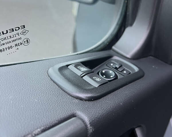 Серый Рено Мастер, объемом двигателя 2.3 л и пробегом 182 тыс. км за 17999 $, фото 13 на Automoto.ua