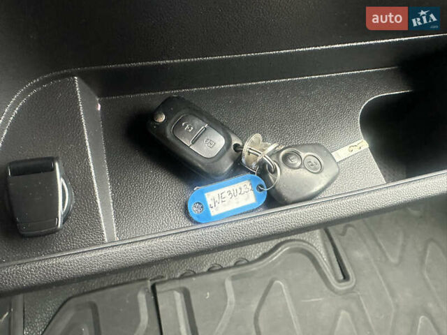 Серый Рено Мастер, объемом двигателя 2.3 л и пробегом 488 тыс. км за 22000 $, фото 33 на Automoto.ua