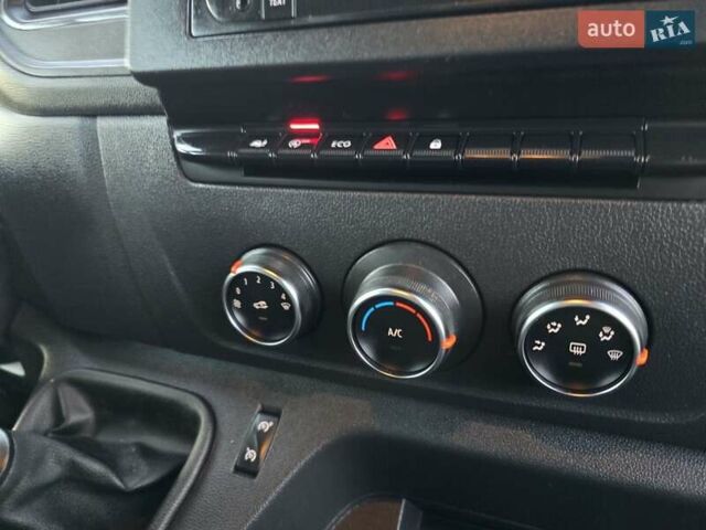 Серый Рено Мастер, объемом двигателя 2.3 л и пробегом 320 тыс. км за 21700 $, фото 30 на Automoto.ua