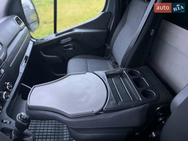 Серый Рено Мастер, объемом двигателя 2.3 л и пробегом 170 тыс. км за 21700 $, фото 31 на Automoto.ua