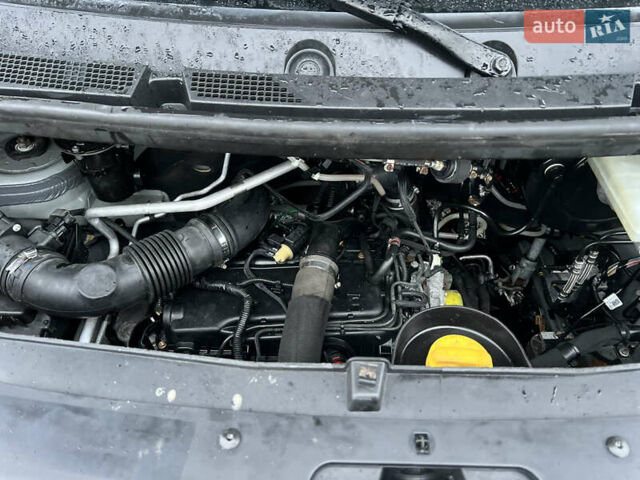 Серый Рено Мастер, объемом двигателя 2.3 л и пробегом 170 тыс. км за 19999 $, фото 16 на Automoto.ua