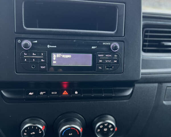 Серый Рено Мастер, объемом двигателя 2.3 л и пробегом 170 тыс. км за 19999 $, фото 34 на Automoto.ua