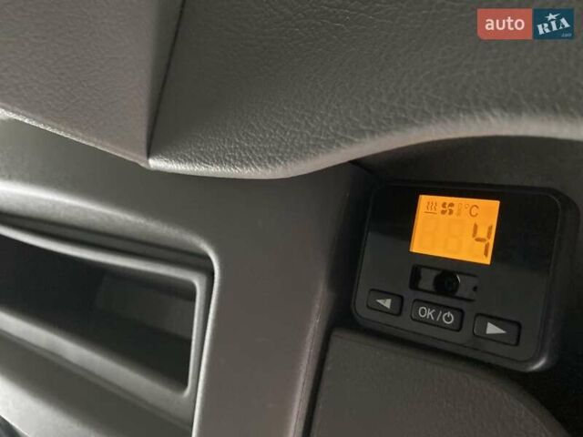 Серый Рено Мастер, объемом двигателя 2.3 л и пробегом 180 тыс. км за 19999 $, фото 39 на Automoto.ua