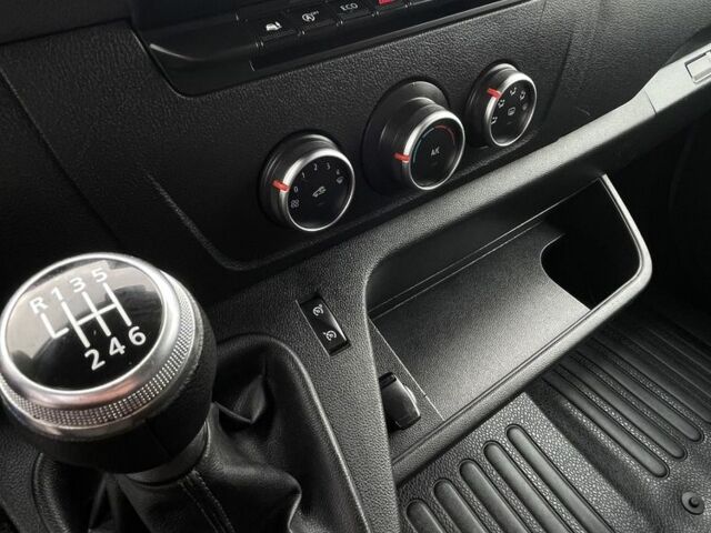 Серый Рено Мастер, объемом двигателя 2.3 л и пробегом 170 тыс. км за 19500 $, фото 14 на Automoto.ua