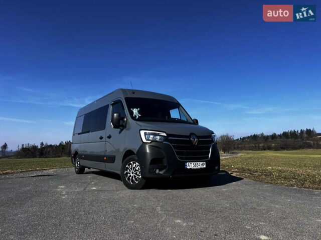 Серый Рено Мастер, объемом двигателя 2.3 л и пробегом 450 тыс. км за 27000 $, фото 1 на Automoto.ua