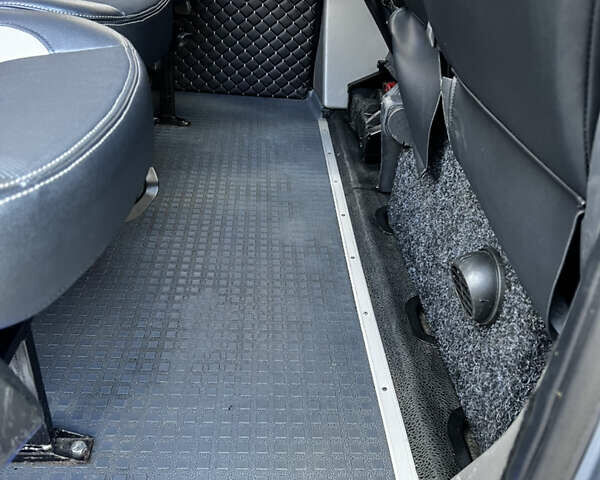 Серый Рено Мастер, объемом двигателя 2.3 л и пробегом 450 тыс. км за 27000 $, фото 32 на Automoto.ua