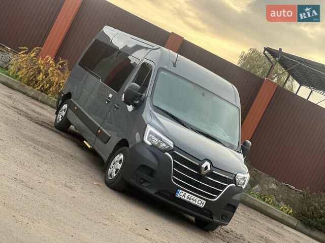 Серый Рено Мастер, объемом двигателя 2.3 л и пробегом 82 тыс. км за 42999 $, фото 2 на Automoto.ua