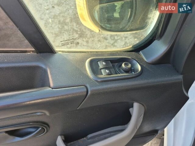 Синий Рено Мастер, объемом двигателя 2.3 л и пробегом 287 тыс. км за 11500 $, фото 7 на Automoto.ua
