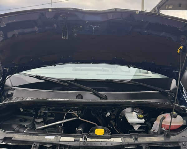 Синий Рено Мастер, объемом двигателя 2.3 л и пробегом 247 тыс. км за 17800 $, фото 4 на Automoto.ua