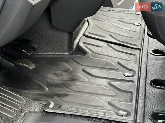 Рено Мастєр 2020 у Дубно на Automoto.ua Синій Рено Мастєр, об'ємом двигуна 2.3 л та пробігом 221 тис. км за 18900 $, фото 113 на Automoto.ua