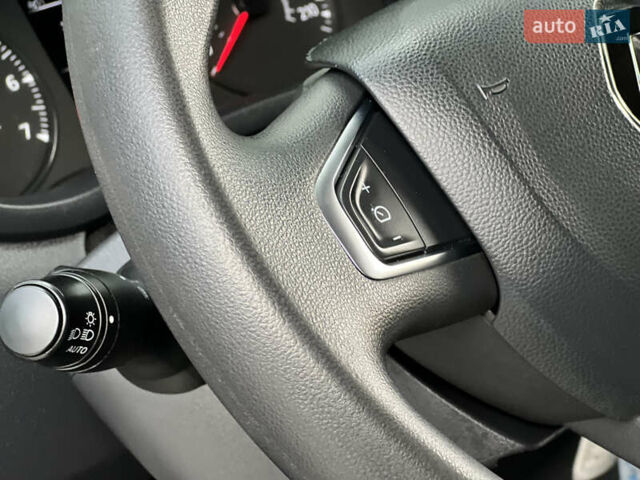 Рено Мастєр 2020 у Дубно на Automoto.ua Синій Рено Мастєр, об'ємом двигуна 2.3 л та пробігом 221 тис. км за 18900 $, фото 105 на Automoto.ua