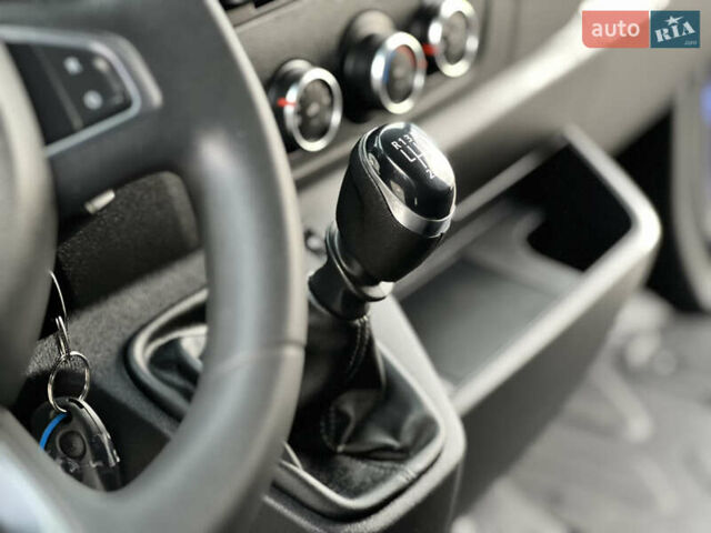 Рено Мастєр 2020 у Дубно на Automoto.ua Синій Рено Мастєр, об'ємом двигуна 2.3 л та пробігом 221 тис. км за 18900 $, фото 107 на Automoto.ua