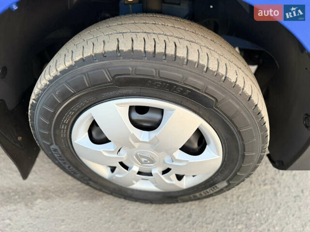 Синій Рено Мастєр, об'ємом двигуна 2.3 л та пробігом 179 тис. км за 22300 $, фото 20 на Automoto.ua