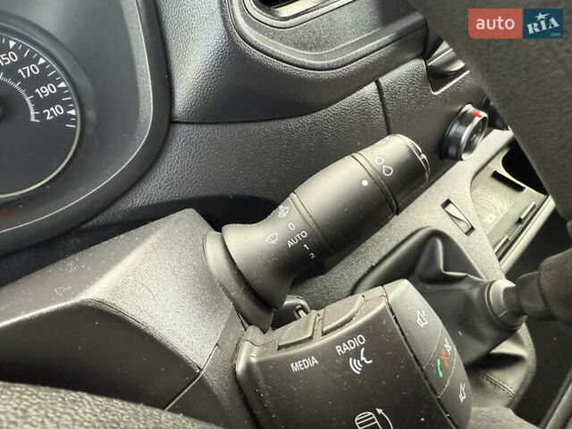 Синій Рено Мастєр, об'ємом двигуна 2.3 л та пробігом 217 тис. км за 23000 $, фото 31 на Automoto.ua