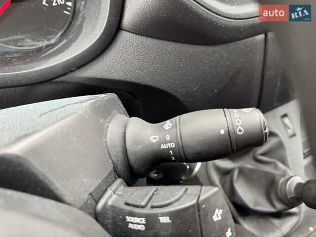 Синий Рено Мастер, объемом двигателя 2.3 л и пробегом 140 тыс. км за 20000 $, фото 13 на Automoto.ua