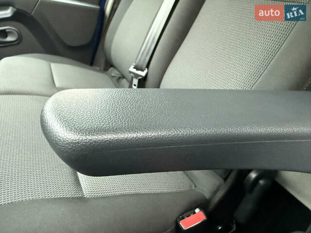 Синий Рено Мастер, объемом двигателя 2.3 л и пробегом 220 тыс. км за 24799 $, фото 70 на Automoto.ua