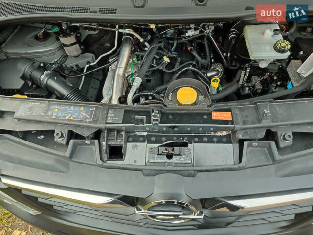 Синій Рено Мастєр, об'ємом двигуна 2.2 л та пробігом 181 тис. км за 26950 $, фото 3 на Automoto.ua